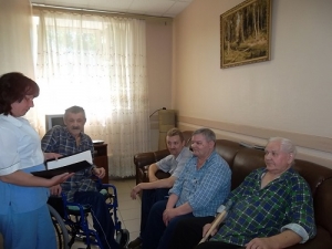 17.06.15г.  Беседа с проживающими о вреде никотина и алкоголя